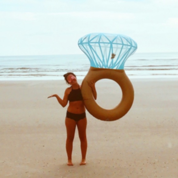 Scalloped Trim Halter High Waist Bikini Set - Picture 8 of 8